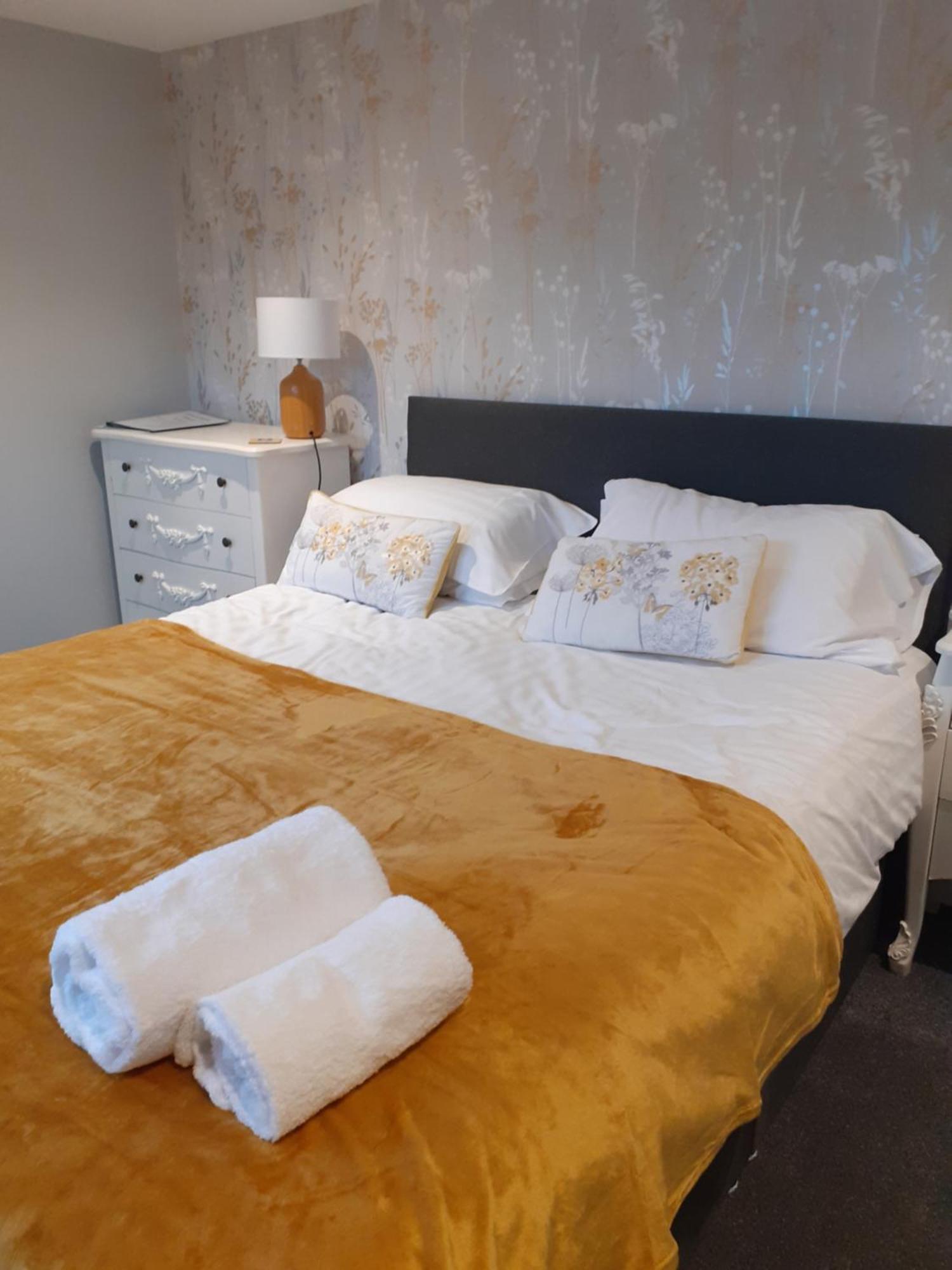 Crossroads House 4*