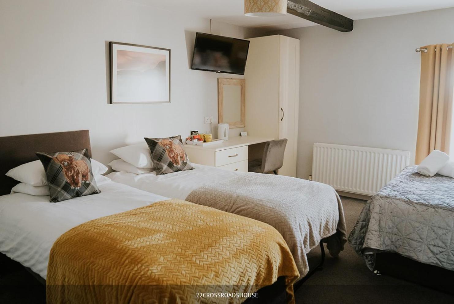 Crossroads House 4*