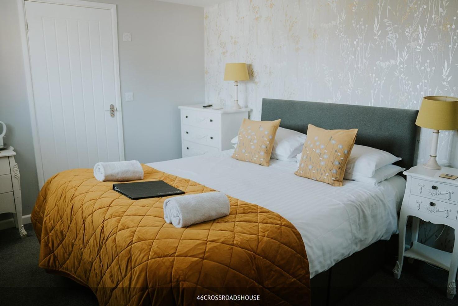 Crossroads House Gasthof 4*