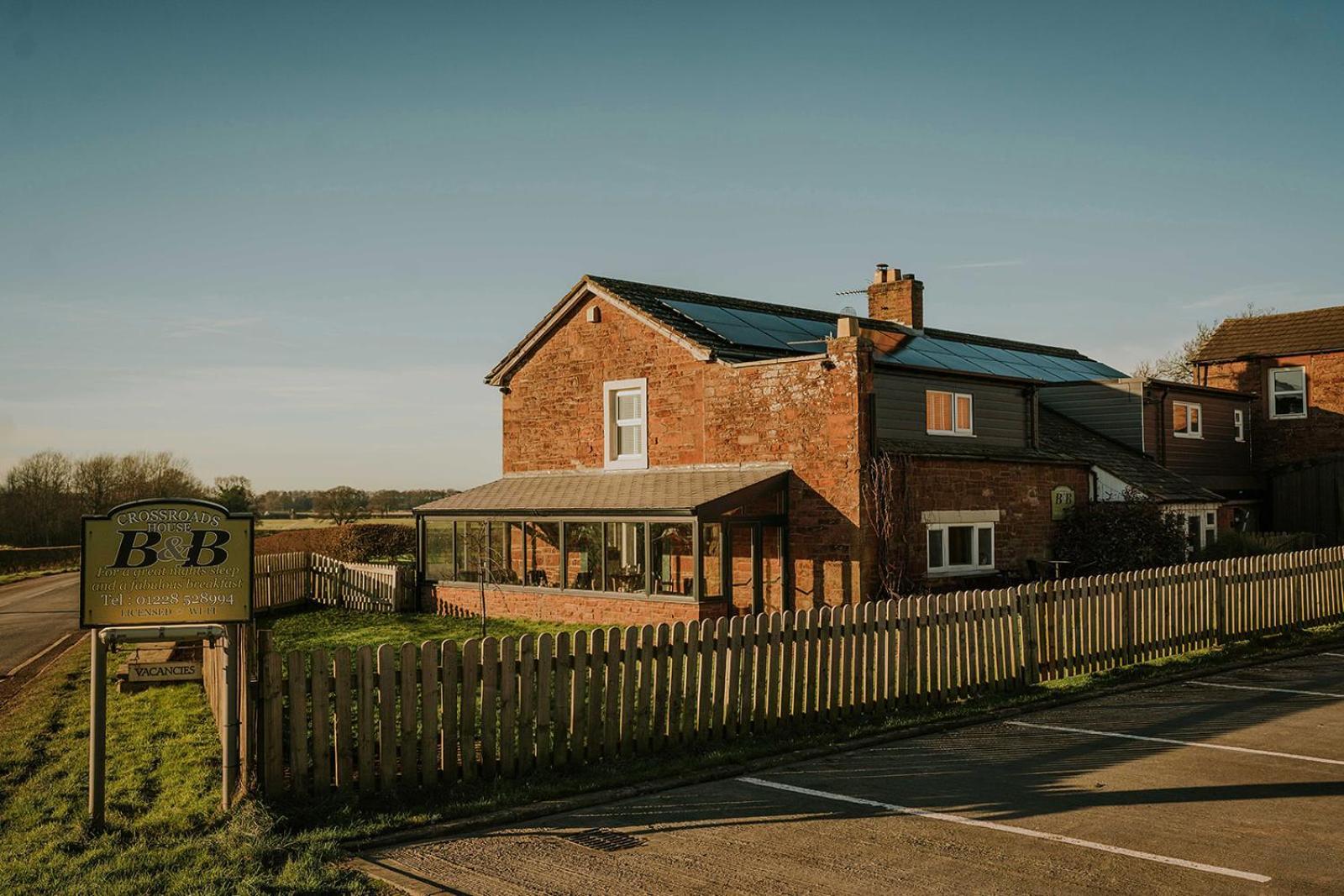 Crossroads House 4*